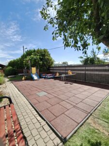 Plac zabaw nawierzchnia